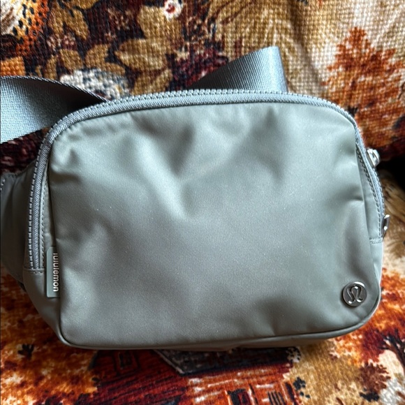 lululemon athletica  beltBag - Picture 1 of 1